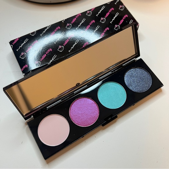 Mac Hello Kitty eyeshadow pallet “too dolly” - Picture 2 of 4